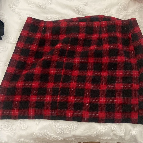 Red plaid plus size skirt - Picture 3 of 3